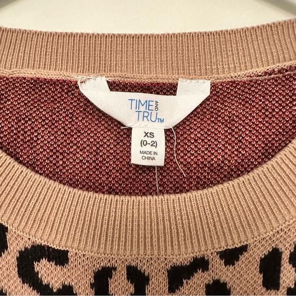Time and Tru Print Red and Tan Crew Neck Sweater with Heart Midweight Women's XS - Picture 2 of 4
